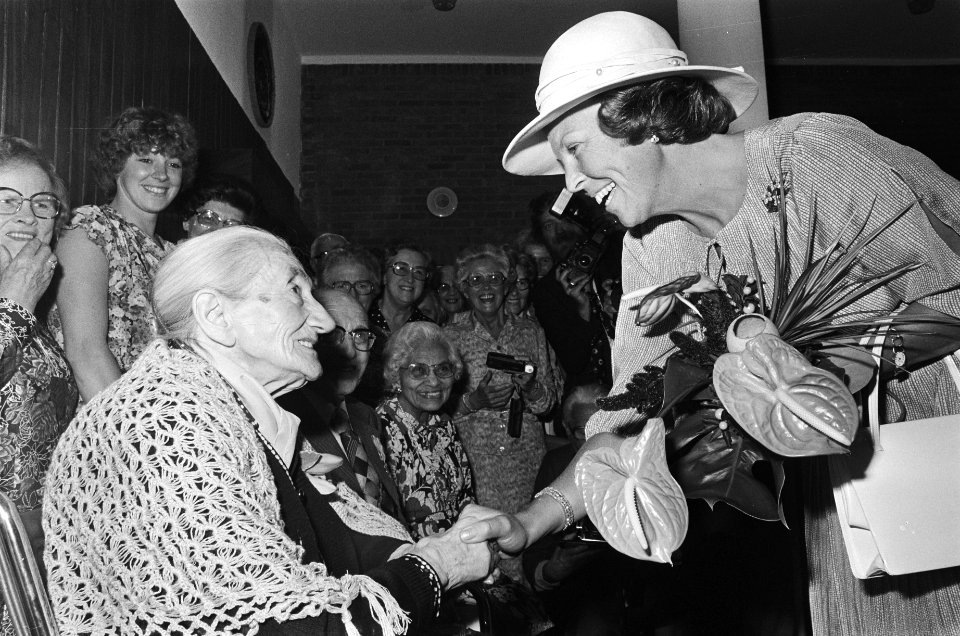 Prinses Beatrix en Prins Claus bezoeken Noord Brabant Bladel bejaardentehuis Ke, Bestanddeelnr 929-8685
