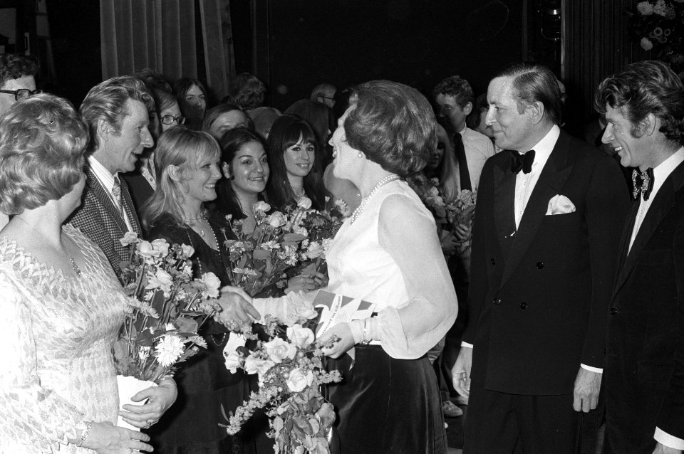 Prinses Beatrix en Prins Claus Uniceffeest in Congresgebouw Den Haag, D. Kaye, P, Bestanddeelnr 925-1280