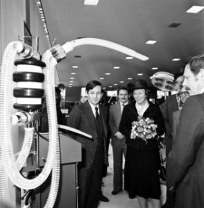 Prinses Beatrix krijgt een rondleiding, Bestanddeelnr 929-1354