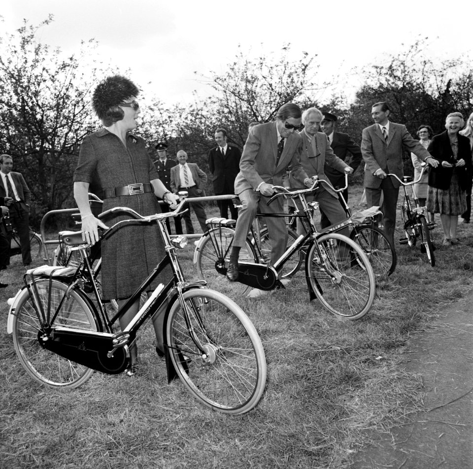 Prinses Beatrix en Prins Claus , tweede dag werkbezoek Drenthe, Prinses Beatrix , Bestanddeelnr 926-6966