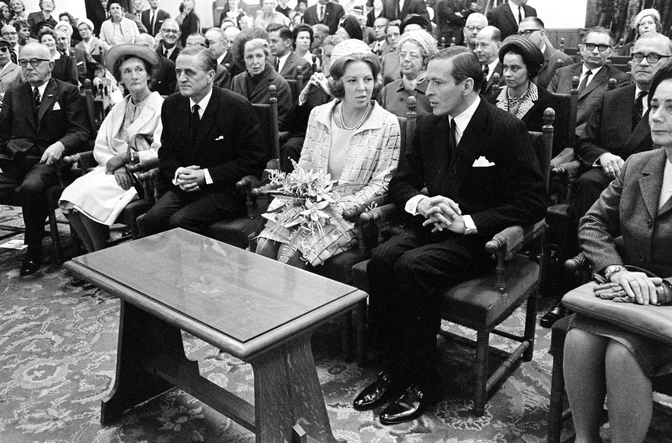 Prinses Beatrix en prins Claus tezamen met de overige aanwezigen in de Ridderzaa, Bestanddeelnr 919-5934
