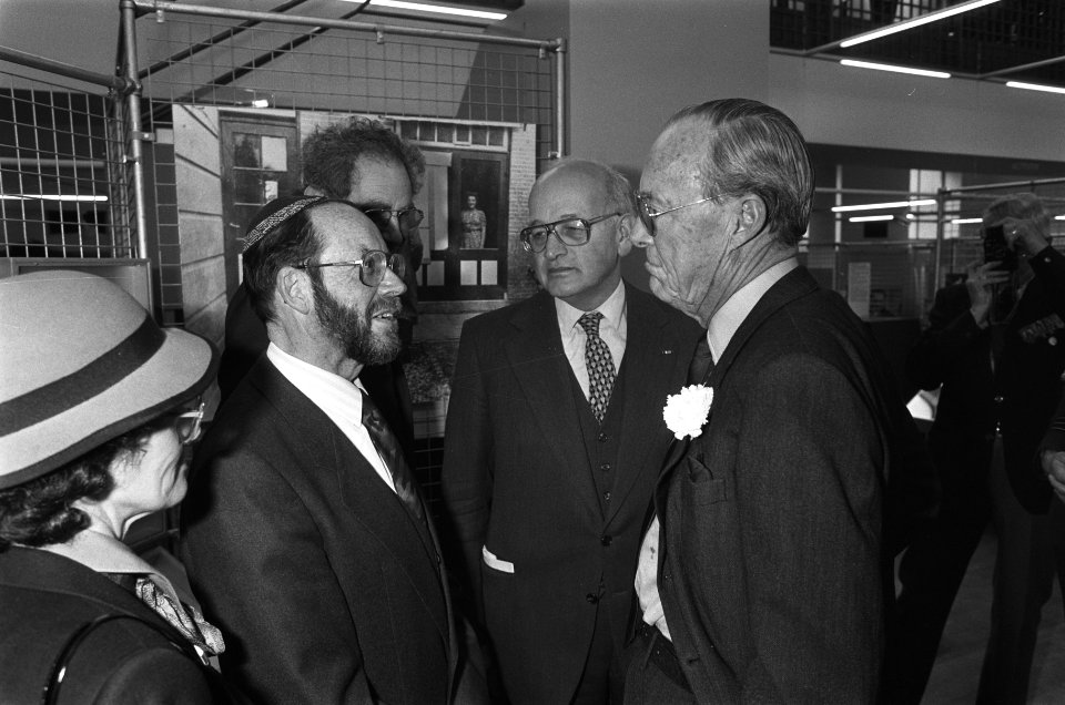 Prins Bernhard opent Verzetsmuseum Amsterdam, Bestanddeelnr 933-4889