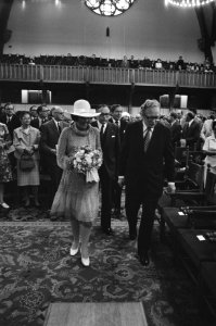 Prinses Beatrix en Prins Claus bij 175-jarig bestaan wet op LO in Ridderzaal, , Bestanddeelnr 928-6451