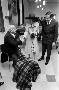 Prinses Beatrix en Prins Claus brengen werkbezoek aan Zuid Holland , burgemeeste, Bestanddeelnr 925-0081