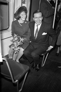Prinses Beatrix en prins Claus maken eerste rit Rotterdamse metro, prinses Beatr, Bestanddeelnr 921-0600