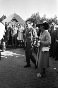 Prinses Beatrix en prins Claus tijdens de rondleiding, Bestanddeelnr 924-5738