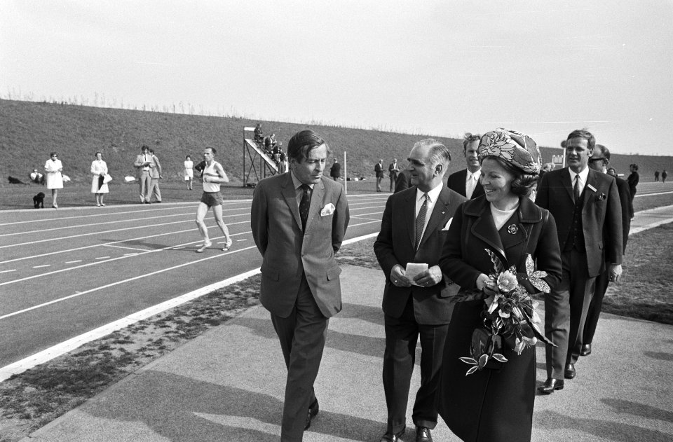 Prinses Beatrix en prins Claus tijdens de rondleiding, Bestanddeelnr 924-5267
