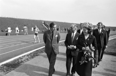 Prinses Beatrix en prins Claus tijdens de rondleiding, Bestanddeelnr 924-5267