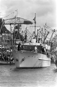 Prinses Beatrix en Prins Claus bij Visserijdagen te Harlingen met kinderen de , Bestanddeelnr 922-7287