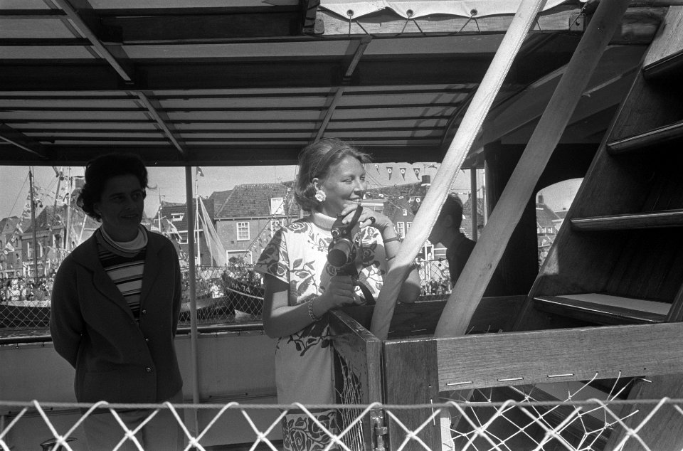 Prinses Beatrix en Prins Claus bij Visserijdagen te Harlingen met kinderen Prin, Bestanddeelnr 922-7281