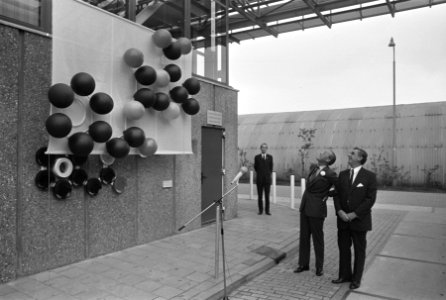 Prins Bernhard opent penicilline-fabriek Gist-Brocades in Delft, Bestanddeelnr 926-6972