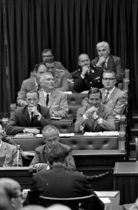 Prins Claus bij commissievergadering RO in Tweede Kamer Prins Claus in Tweede Ka, Bestanddeelnr 920-6229