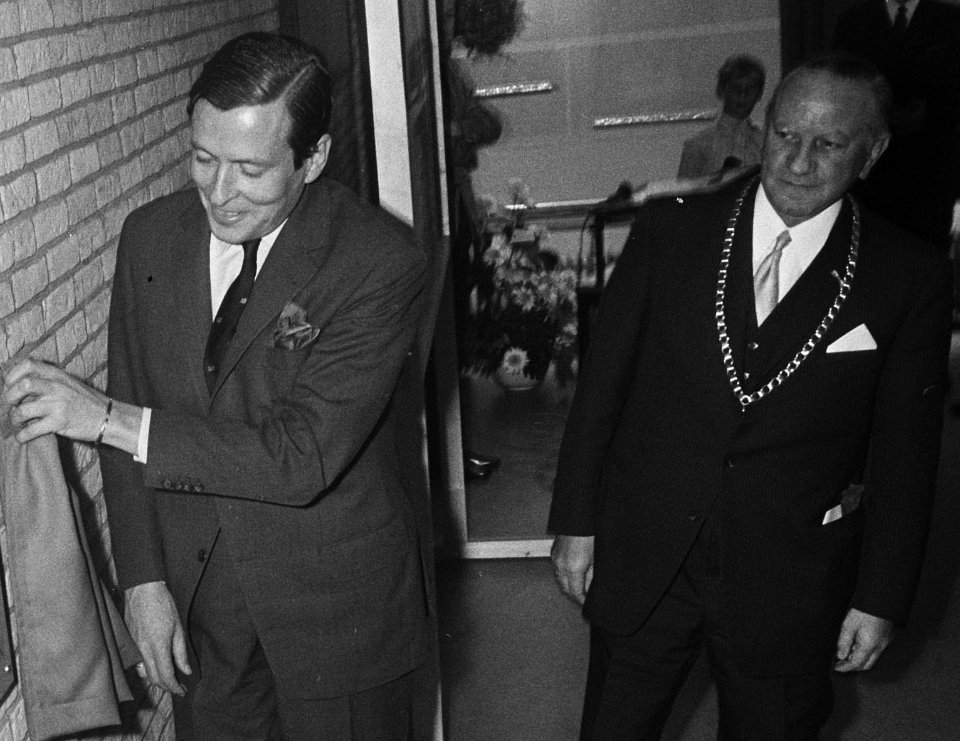 Prins Claus en burgemeester L.W.H. de Geus (1970)