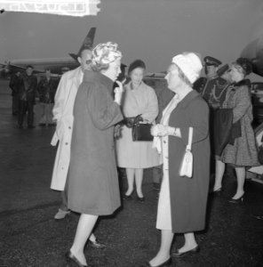 Prinses Beatrix en Prins Bernhard terug uit Amerika Prinses Beatrix en koningin, Bestanddeelnr 915-0976