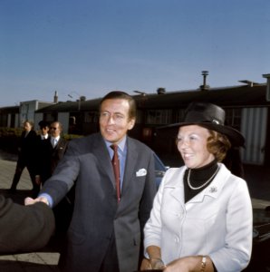 Prinses Beatrix en Prins Claus bezoeken Zuid Holland Prinses Beatrix en Prins Cl, Bestanddeelnr 254-8959