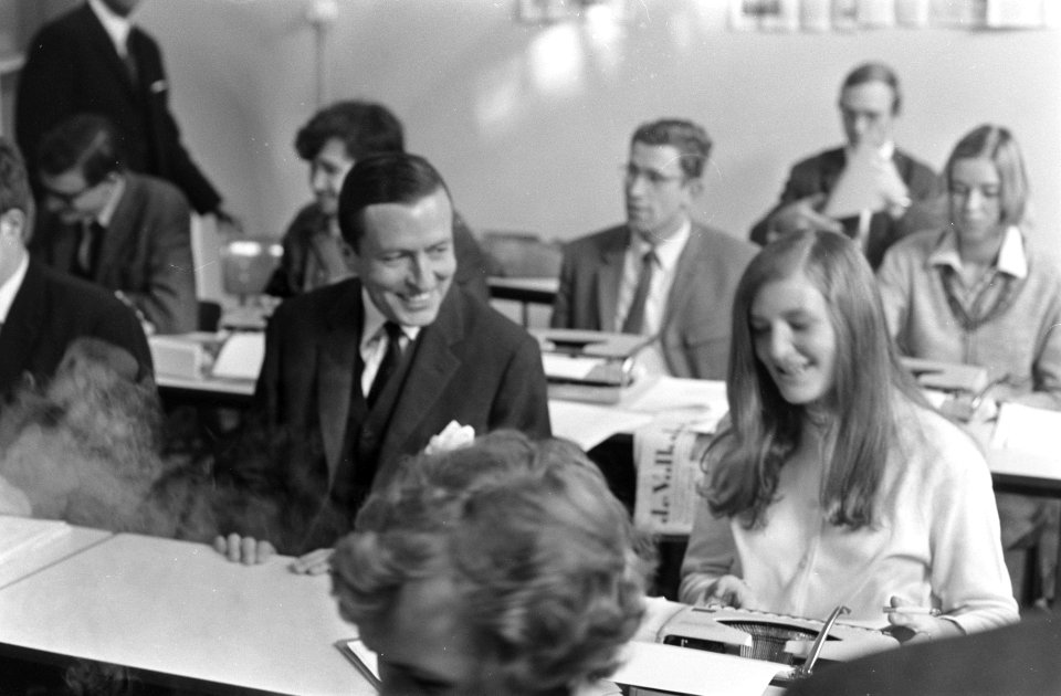 Prins Claus bezoekt School voor Journalistiek te Utrecht, Bestanddeelnr 921-8480