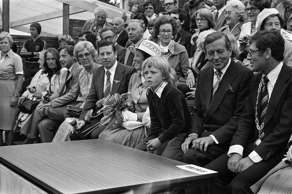 Prinses Beatrix en Prins Claus en Prinsjes Constantijn en Johan Friso 25e Bloeme, Bestanddeelnr 929-3079
