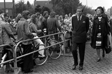 Prins Claus brengt bezoek aan Hoogeveen tgv 350 jarig bestaan van deze stad, Bestanddeelnr 928-1471