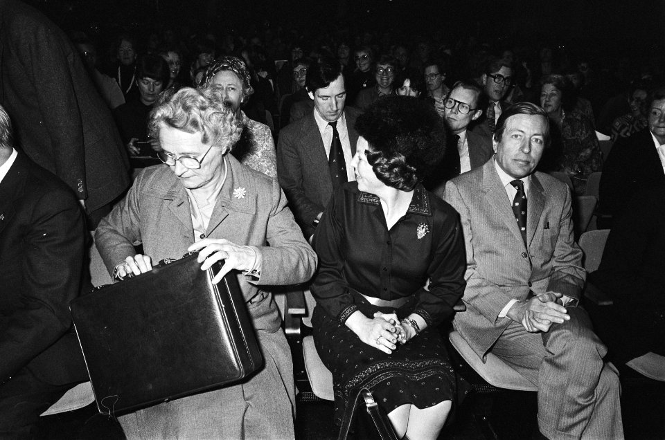 Prinses Beatrix en Prins Claus bij symposium i.v.m. Jaar van het Kind in Tropeni, Bestanddeelnr 930-0673