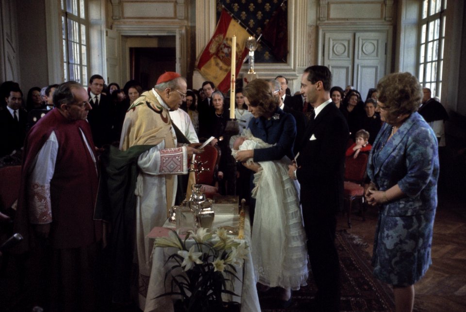 Prins Carlos Jr. Bernardo wordt gedoopt in kerk te Lignieres, Frankrijk, door Ka, Bestanddeelnr 254-8604