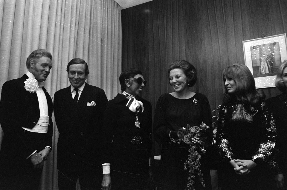 Prinses Beatrix en prins Claus wonen Artiesten helpen Unicef bij in Nederlands C, Bestanddeelnr 926-1027