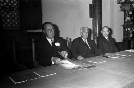Prins Bernhard tijdens de opening, Bestanddeelnr 918-3355