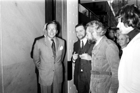 Prins Claus (l) tijdens de bezichtiging, Bestanddeelnr 924-4147