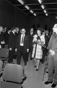 Prinses Beatrix en prins Claus bij opening ESTEC te Noordwijk. Bestanddeelnr 921-2245