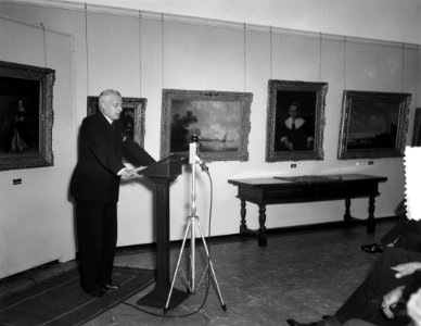 Prins Bernhard opent kunsttentoonstelling particulier bezit Almelo, Bestanddeelnr 906-0722
