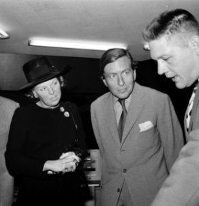 Prinses Beatrix en Prins Claus bezoeken Drenthe, Prinses Beatrix en Prins Claus , Bestanddeelnr 926-6921