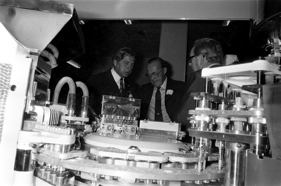 Prins Bernhard opent nieuw gebouw van Merck, Scharp en Dohme te Haarlem, Bestanddeelnr 925-5121