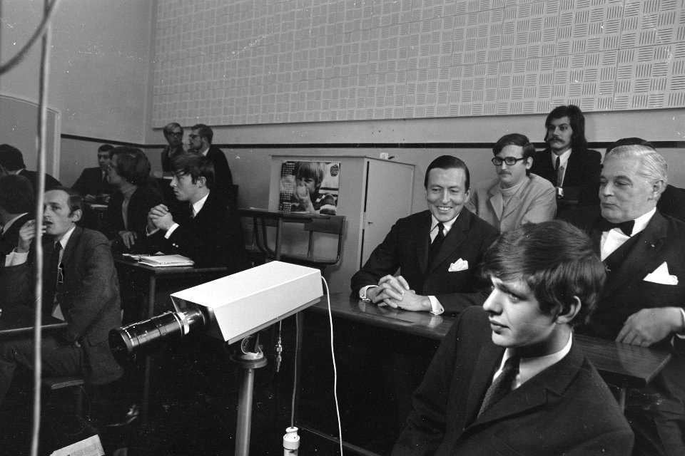 Prins Claus bezoekt School voor Journalistiek te Utrecht, Bestanddeelnr 921-8483