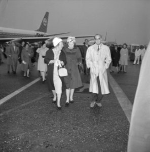 Prinses Beatrix en Prins Bernhard terug uit Amerika Prinses Beatrix , koningin , Bestanddeelnr 915-0977
