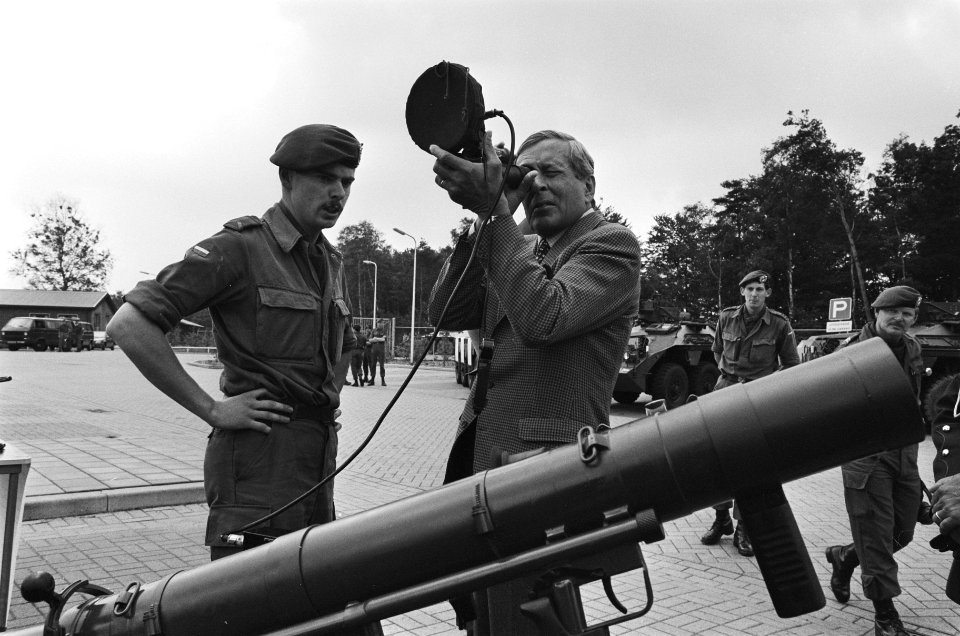 Prins Claus bezoekt pantser-infanteriebataljons Garde Grenadiers Jagers en Fusel, Bestanddeelnr 933-4018