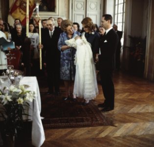Prins Carlos Jr. Bernardo wordt gedoopt in kerk te Lignieres, Frankrijk, door Ka, Bestanddeelnr 254-8612