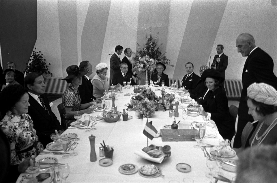 Prinses Beatrix en prins Claus bij de doop van geleide-wapen fregat Tromp te V, Bestanddeelnr 926-4534