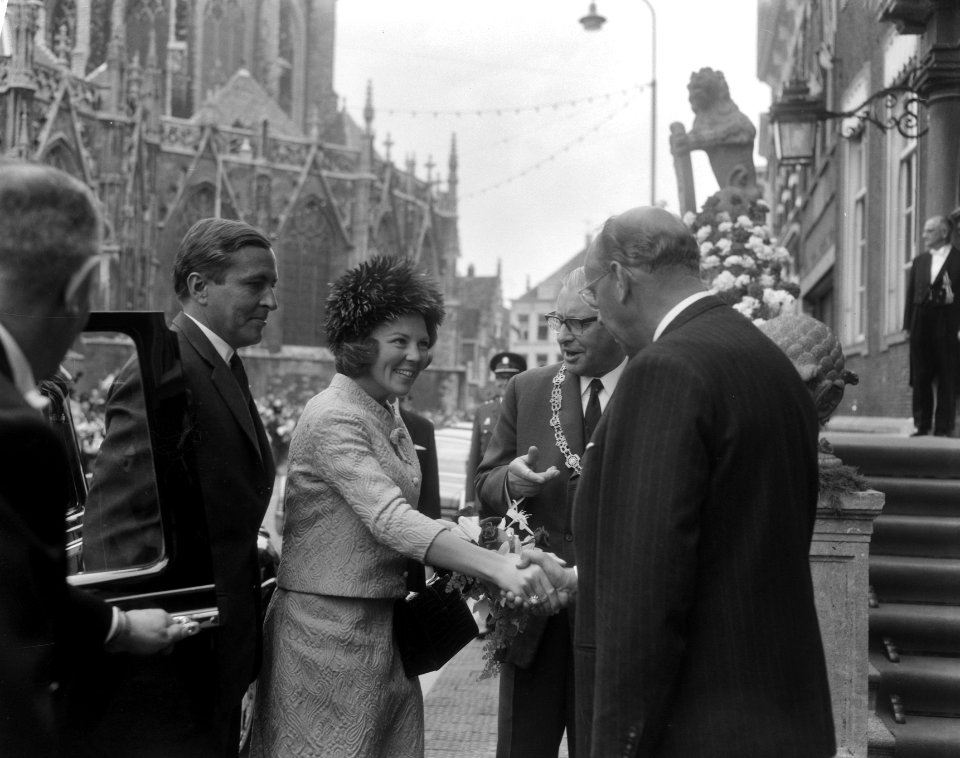 Prinses Beatrix en prins Claus brachten bezoek aan Bre da, Bestanddeelnr 919-1805