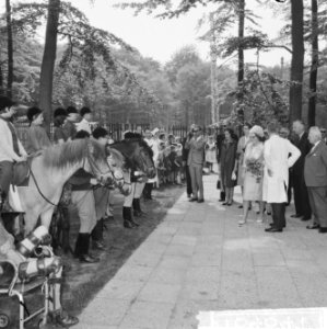 Prinses Beatrix opende boerderij op terrein Johanna Stichting te Arnhem, de Prin, Bestanddeelnr 916-4641