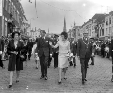 Prinses Beatrix en prins Claus brachten bezoek aan Bre da, Bestanddeelnr 919-1800