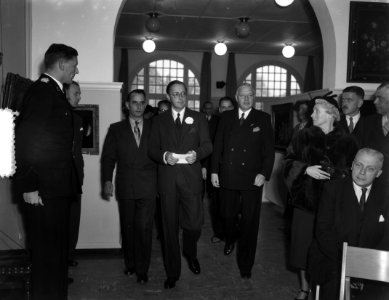 Prins Bernhard opent kunsttentoonstelling particulier bezit Almelo, Bestanddeelnr 906-0724