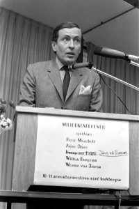 Prins Claus bij milieuconferentie van NVV-jongerenkontakt in Beekbergen, Bestanddeelnr 926-0153