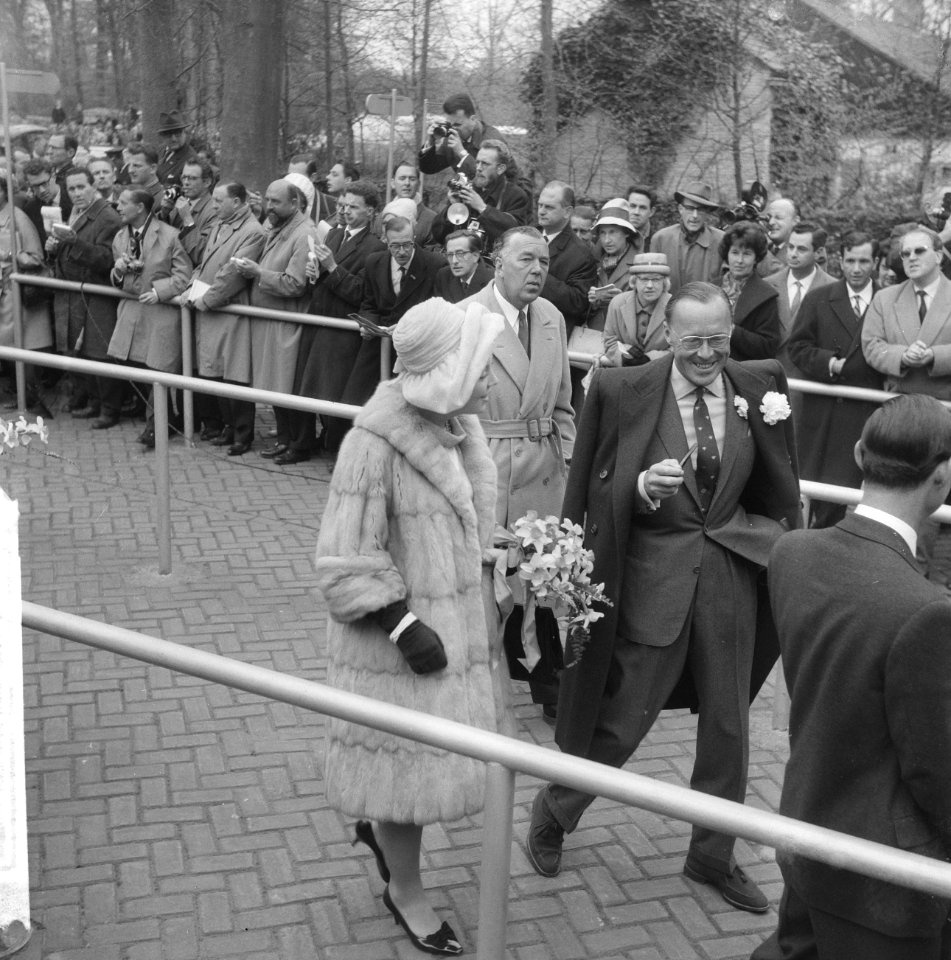 Prins Bernhard prinses Beatrix en Prinses Bertil van Zweden, Bestanddeelnr 913-8572