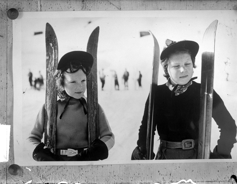 Prinses Beatrix en Prinses Irene in Sankt Anton, Bestanddeelnr 903-9557