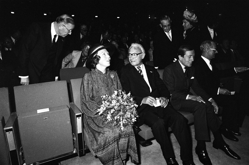 Prinses Beatrix en Prins Claus aanwezig bij 125-jarig bestaan van de Kamer van K, Bestanddeelnr 929-9103