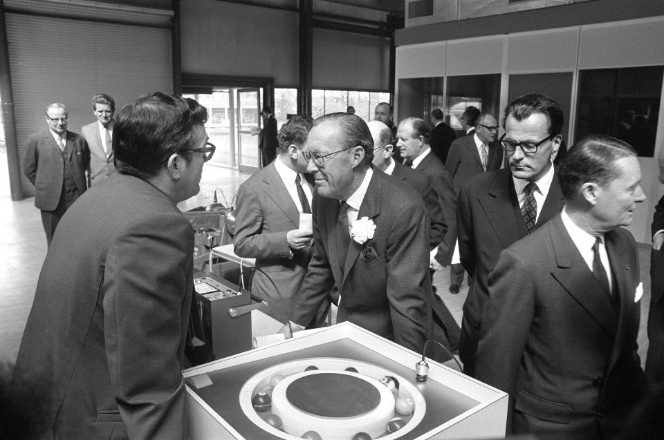Prins Bernhard tijdens rondleiding, Bestanddeelnr 925-5429
