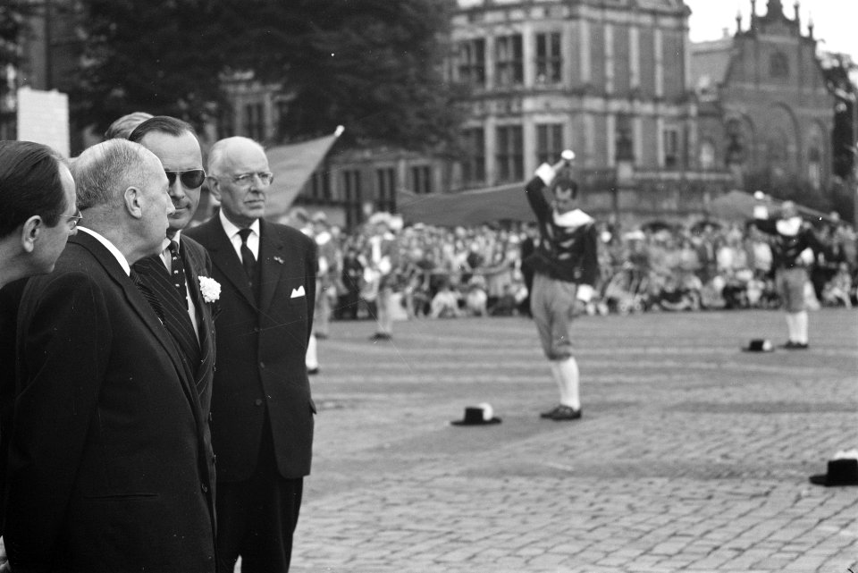 Prins bij vaandelzwaaien, Bestanddeelnr 912-6022
