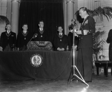 Prins Bernhard tot erelid van Studentencorps van de Vrije Universiteit benoemd, Bestanddeelnr 902-1946