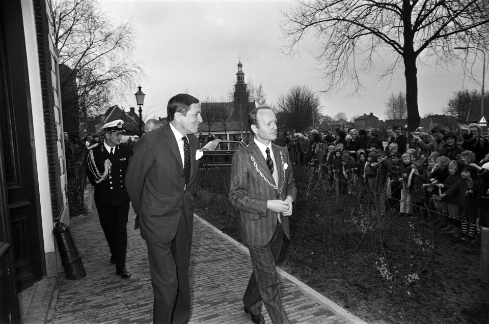 Prins Claus en de burgemeester van Haastrecht, Bestanddeelnr 929-0909