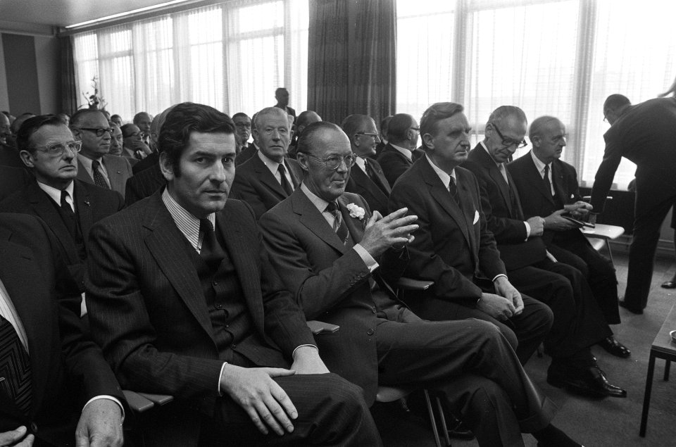 Prins Bernhard opent penicilline-fabriek Gist-Brocades in Delft, Minister Lubber, Bestanddeelnr 926-6971