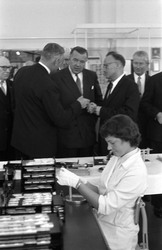 Prins Bertil van Zweden bezoekt Philips, Eindhoven, Bestanddeelnr 910-7280